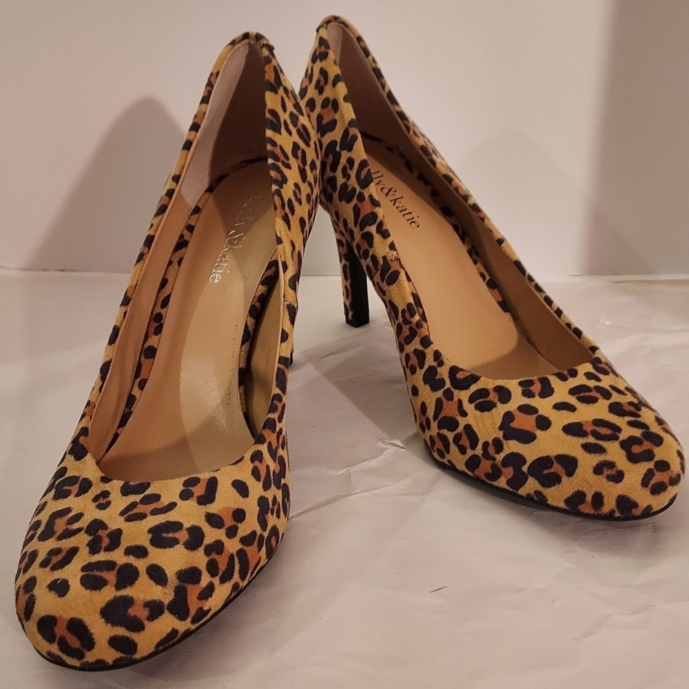 Kelly & Katie Isabella Cheetah Print Round Toe Heels in Size 9.5 M